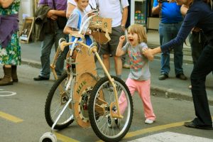 photo robot klug enfant